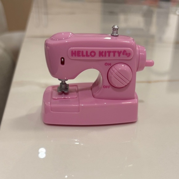 Hello Kitty Pink Mini Sewing Machine Toy - Picture 1 of 7